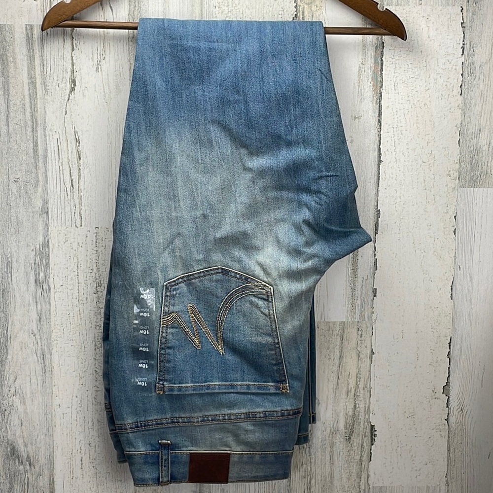 Maurices Mid Rise 16w Long Light wash Boot Cut Denim Jeans/Plus Size Denim Flex